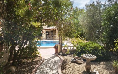 Villa with a guest apartment, swimming pool and spacious outdoor areas in Santa Clara, Altea